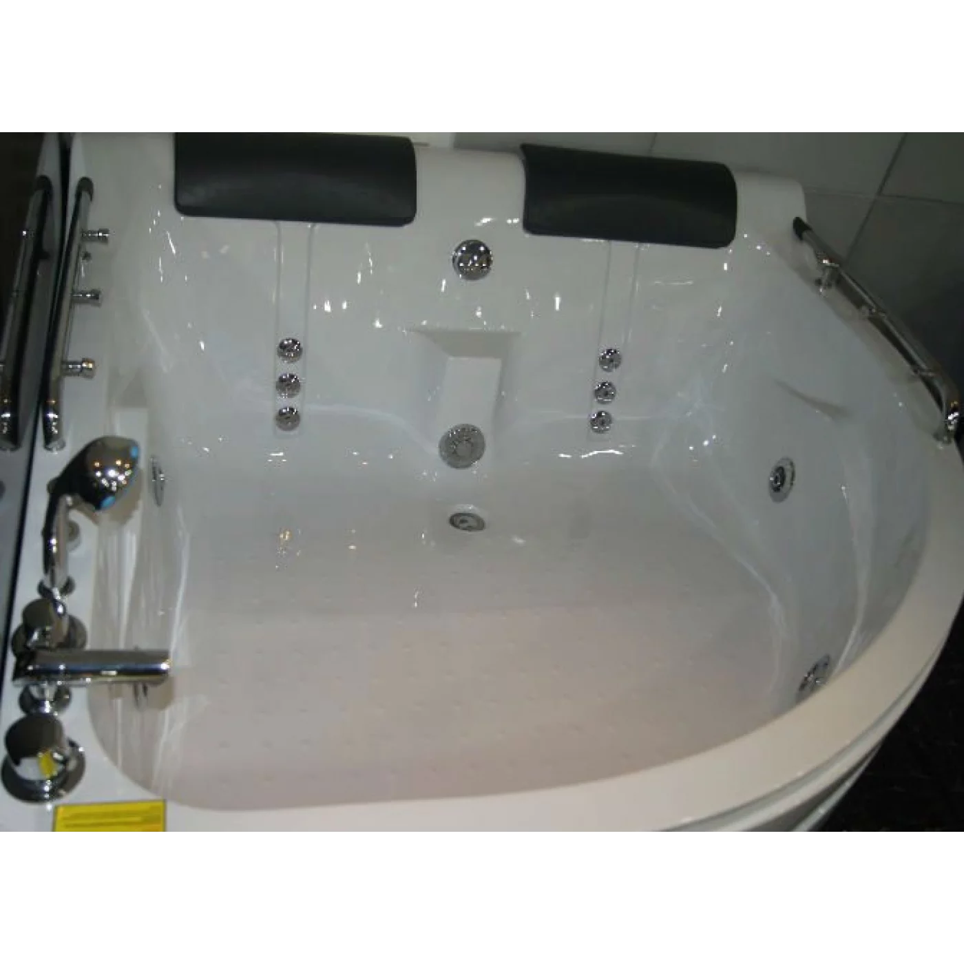 VASCA IDROMASSAGGIO 150X150X68 DUOMED 2 POSTI VASCA IDROMASSAGGIO 150X150X68 DUOMED 2 POSTI