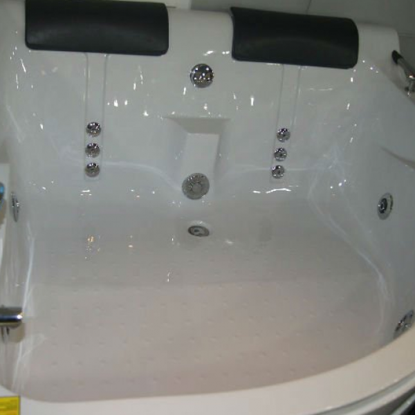VASCA IDROMASSAGGIO 150X150X68 DUOMED 2 POSTI VASCA IDROMASSAGGIO 150X150X68 DUOMED 2 POSTI